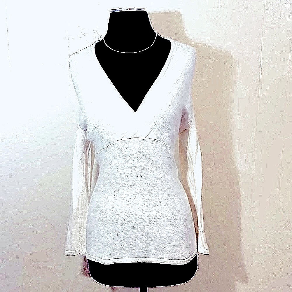 NWOTBanana Republic size S winter white sweater.  Criss cross vneck classic.